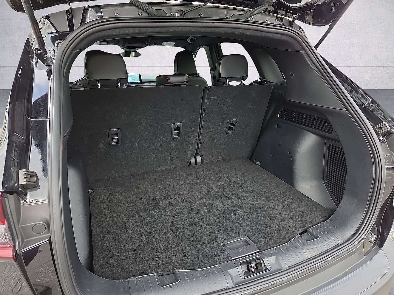 Used 2025 Ford Escape ST-Line FWD image 8