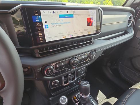 New 2025 Jeep Gladiator Nighthawk image 20