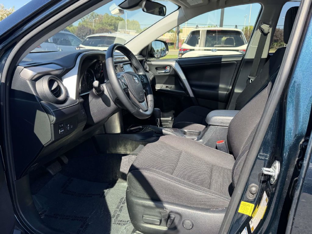 Used 2018 Toyota RAV4 XLE w/ Convenience Package AWD/4WD image 17