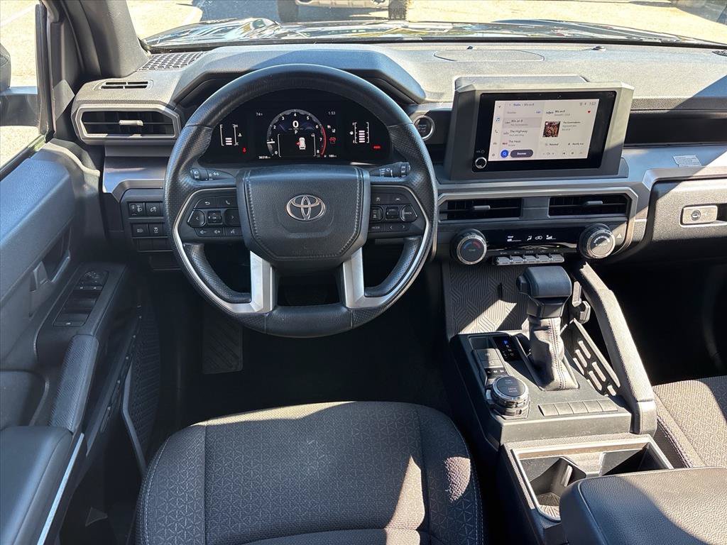 Used 2025 Toyota 4Runner SR5 AWD/4WD image 13
