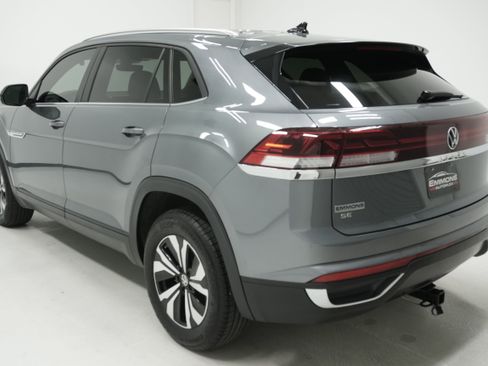 Used 2025 Volkswagen Atlas Cross Sport SE image 6