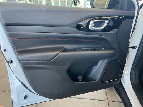 Used 2025 Jeep Compass Trailhawk w/ Trailer Tow Group image 20