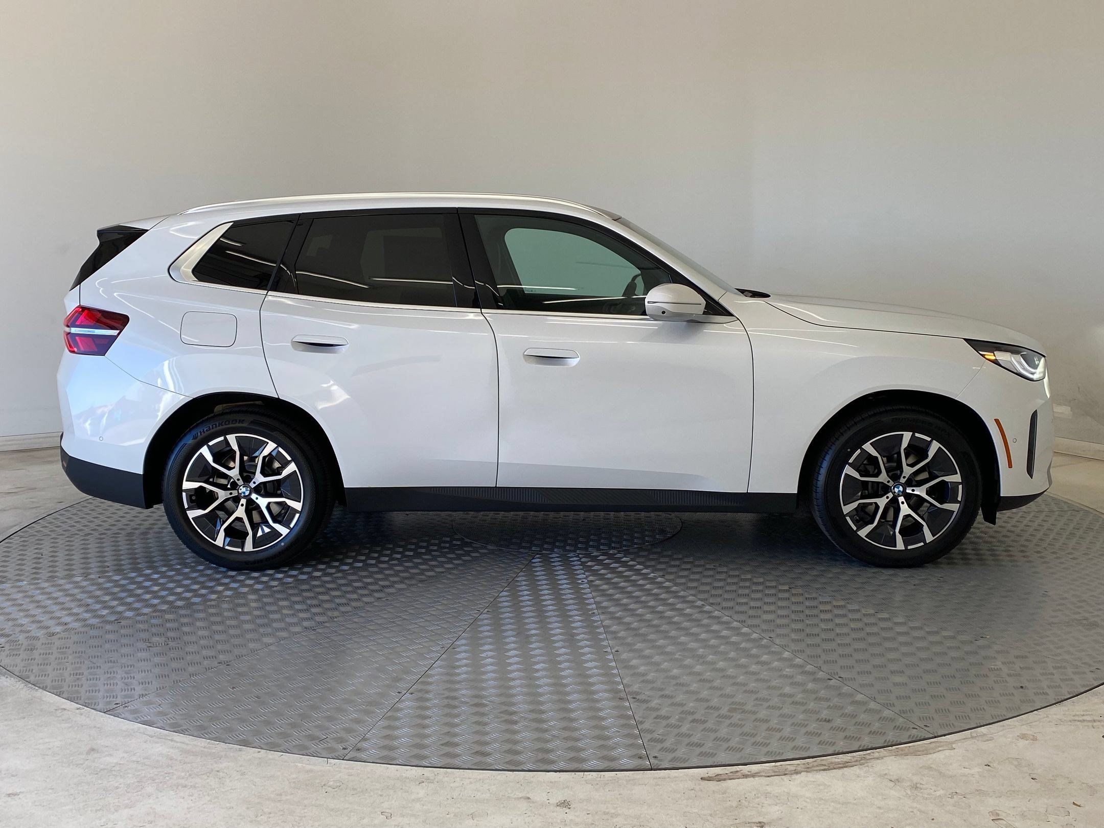 Used 2026 BMW X3 xDrive30i w/ Premium Package AWD/4WD image 7