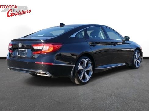 Used 2020 Honda Accord Touring image 6