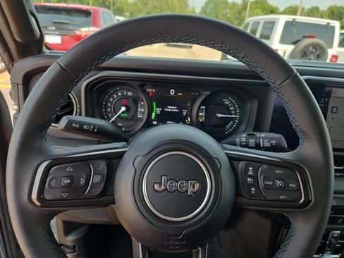 Used 2024 Jeep Wrangler Unlimited Rubicon 4xe AWD/4WD image 9