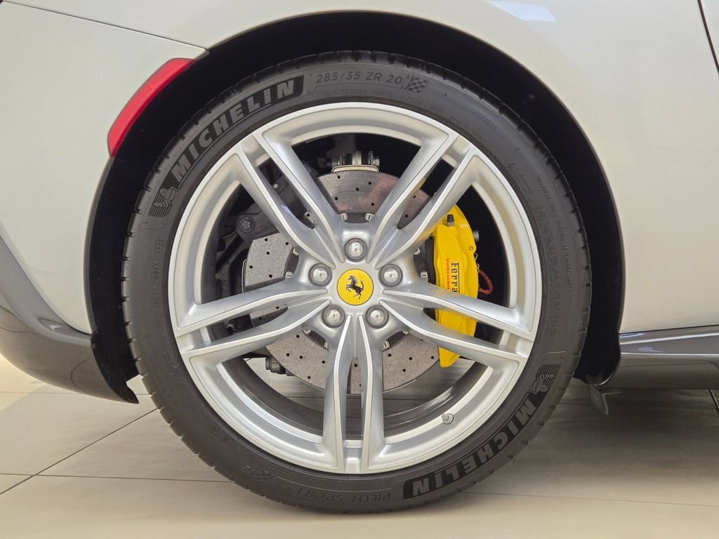 Used 2022 Ferrari Roma RWD image 7