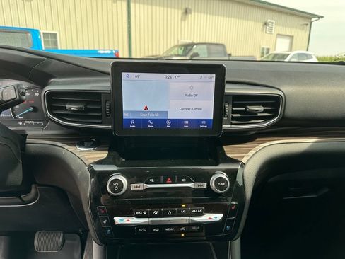 Used 2022 Ford Explorer Limited w/ Class IV Trailer Tow Package AWD/4WD image 17