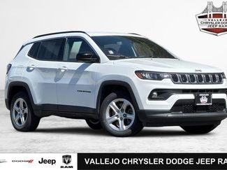 Used 2024 Jeep Compass Latitude image 1