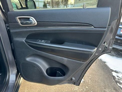 Used 2017 Jeep Grand Cherokee Limited image 31