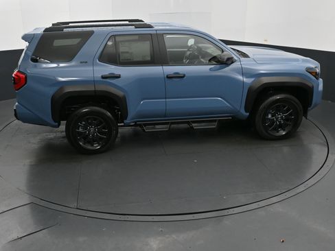 Used 2025 Toyota 4Runner SR5 AWD/4WD image 33