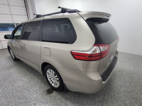 Used 2016 Toyota Sienna XLE w/ XLE Navigation Package FWD image 5
