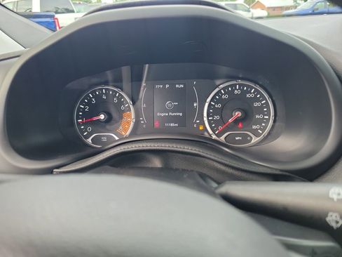 Used 2023 Jeep Renegade Latitude AWD/4WD image 20