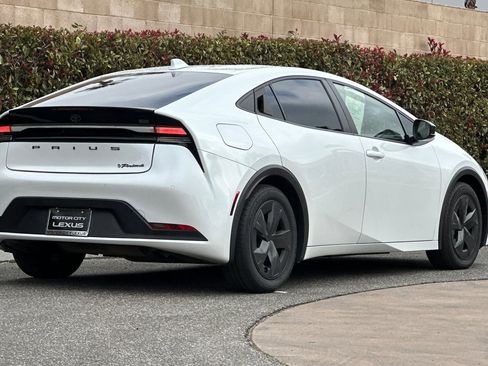Used 2024 Toyota Prius Prime SE image 4
