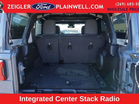 Used 2024 Jeep Wrangler Unlimited Sahara AWD/4WD image 10