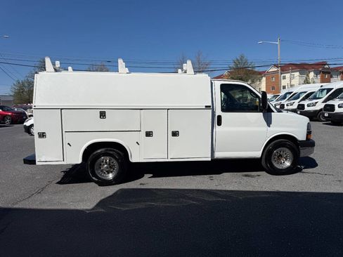 Used 2010 Chevrolet Express 3500 image 33