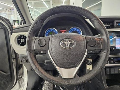 Used 2018 Toyota Corolla LE image 10