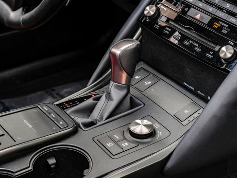 Used 2025 Lexus IS 350 F Sport RWD image 28