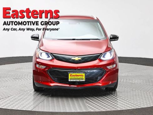 Used 2018 Chevrolet Bolt Premier w/ Driver Confidence II Package FWD image 2