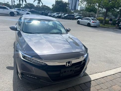 Used 2018 Honda Accord Touring image 3