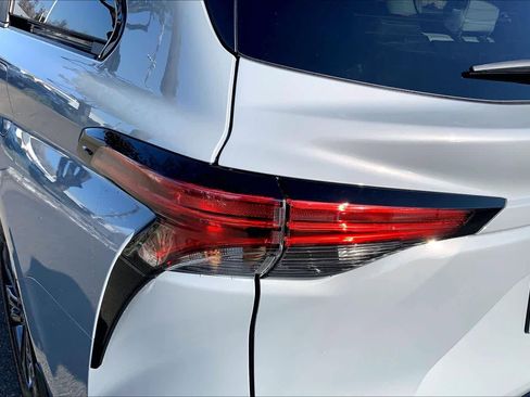New 2026 Toyota Sienna XSE image 14