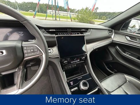 Used 2024 Jeep Grand Cherokee Limited image 31