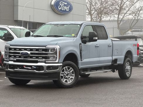 Used 2024 Ford F350 Lariat image 2