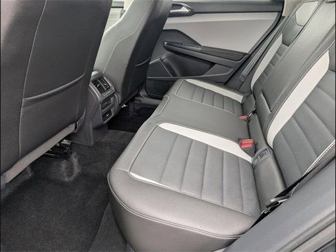 Used 2024 Volkswagen Taos SEL image 10