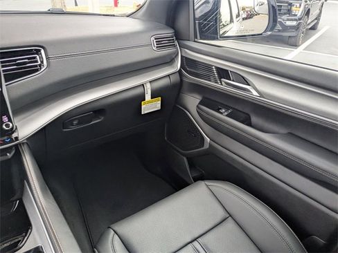 New 2026 Jeep Grand Wagoneer 4WD image 17