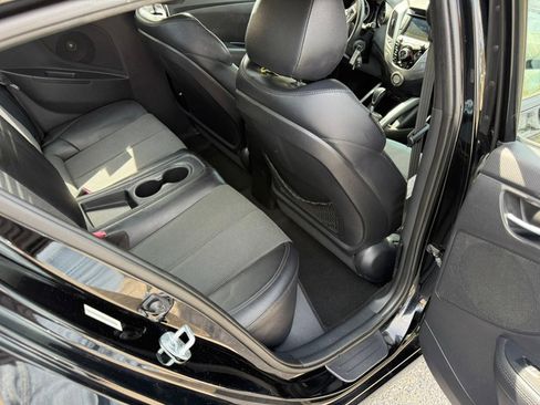 Used 2013 Hyundai Veloster w/ Style Pkg image 22