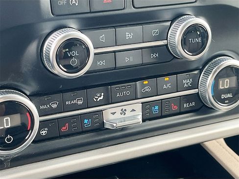 Used 2024 Ford Expedition XLT image 20