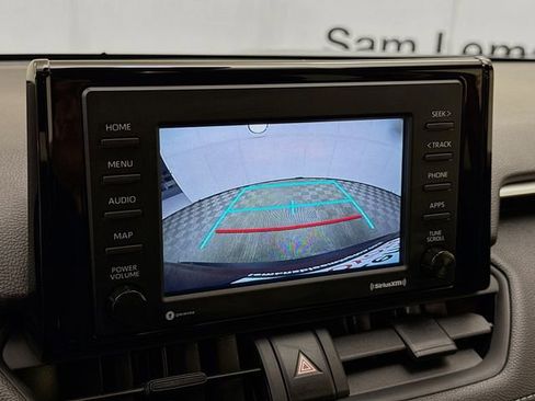Used 2021 Toyota RAV4 LE image 13