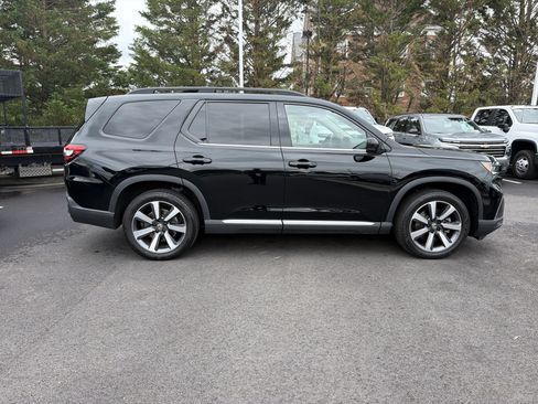 Used 2025 Honda Pilot Touring image 11