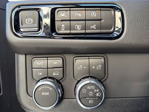 New 2026 GMC Yukon XL Denali w/ Sun & Power Step Package AWD/4WD image 21