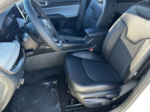 New 2026 Jeep Compass Latitude image 17