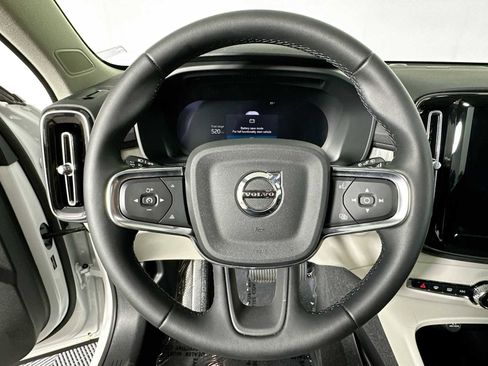 Used 2025 Volvo XC40 B5 Plus w/ Climate Package image 11