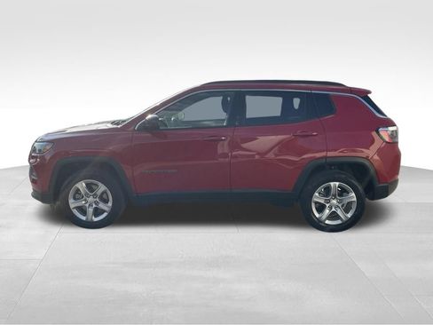 Used 2024 Jeep Compass Latitude AWD/4WD image 8