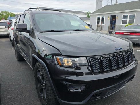 Used 2018 Jeep Grand Cherokee Laredo AWD/4WD image 6