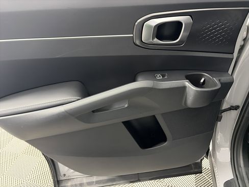 Used 2025 Kia Sorento S w/ Panoramic Sunroof Package image 35