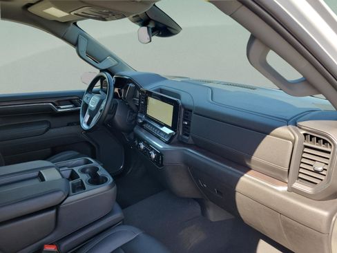 Used 2024 GMC Sierra 1500 SLT image 29