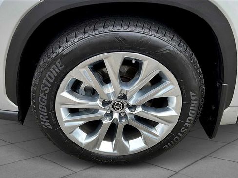 Used 2020 Toyota Highlander Limited AWD/4WD image 11