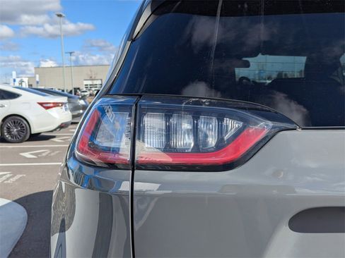 Used 2019 Jeep Cherokee Latitude Plus w/ Cold Weather Group image 43