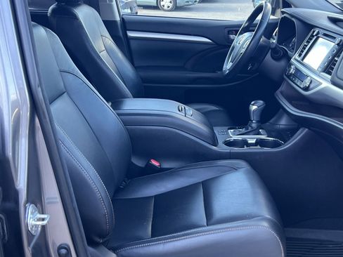 Used 2018 Toyota Highlander XLE image 28
