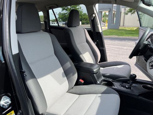 Used 2015 Toyota RAV4 LE AWD/4WD image 29