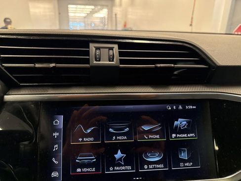 Used 2023 Audi Q3 2.0T Premium image 24