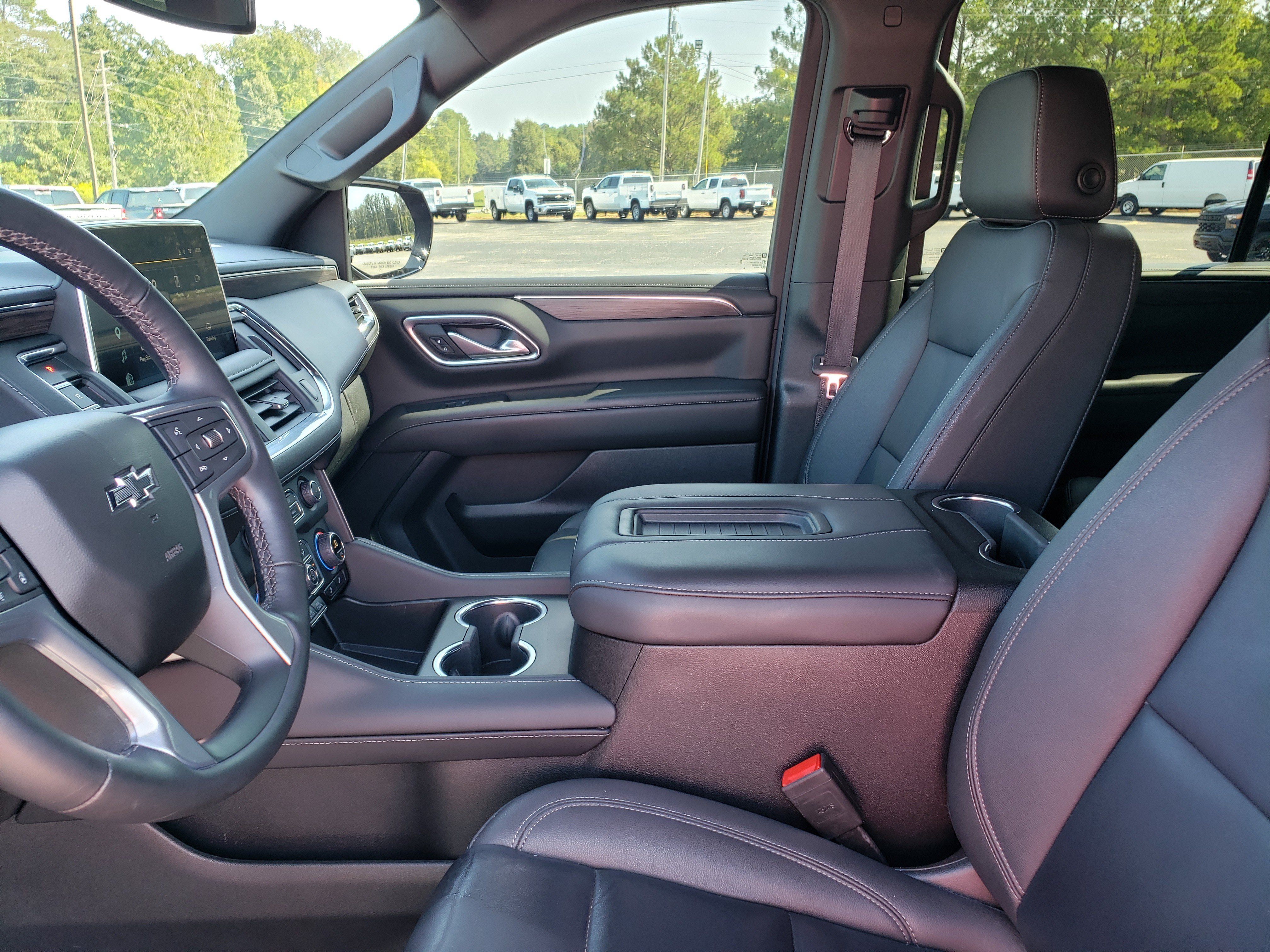 Used 2024 Chevrolet Tahoe Z71 w/ Luxury Package AWD/4WD image 28