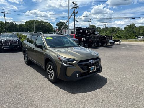 Used 2024 Subaru Outback Premium AWD/4WD image 7
