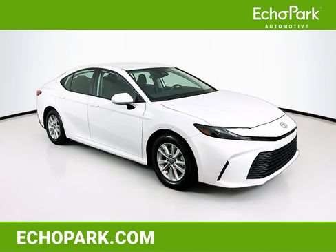 Used 2025 Toyota Camry LE image 1