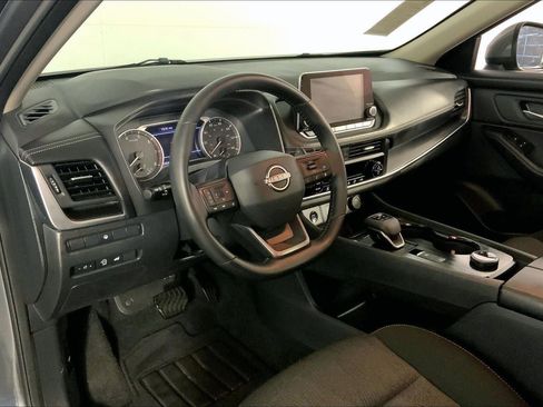 Used 2025 Nissan Rogue SV image 14