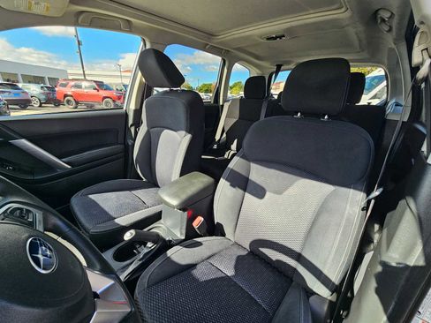 Used 2017 Subaru Forester 2.5i Premium w/ All-Weather Package image 21