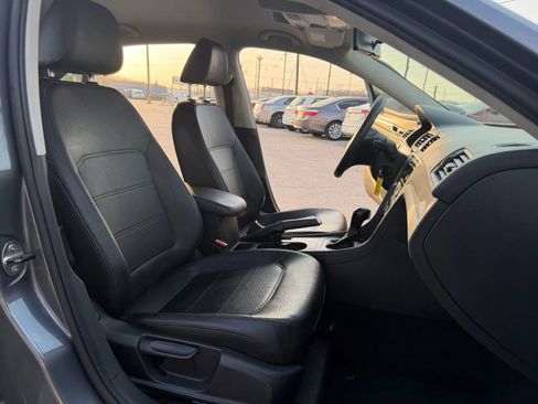 Used 2013 Volkswagen Passat 2.5 S image 16